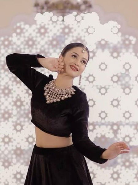 गली में आज चाँद निकला....! - Marathi News | गली में आज चाँद निकला....! | Latest Photos at Lokmat.com