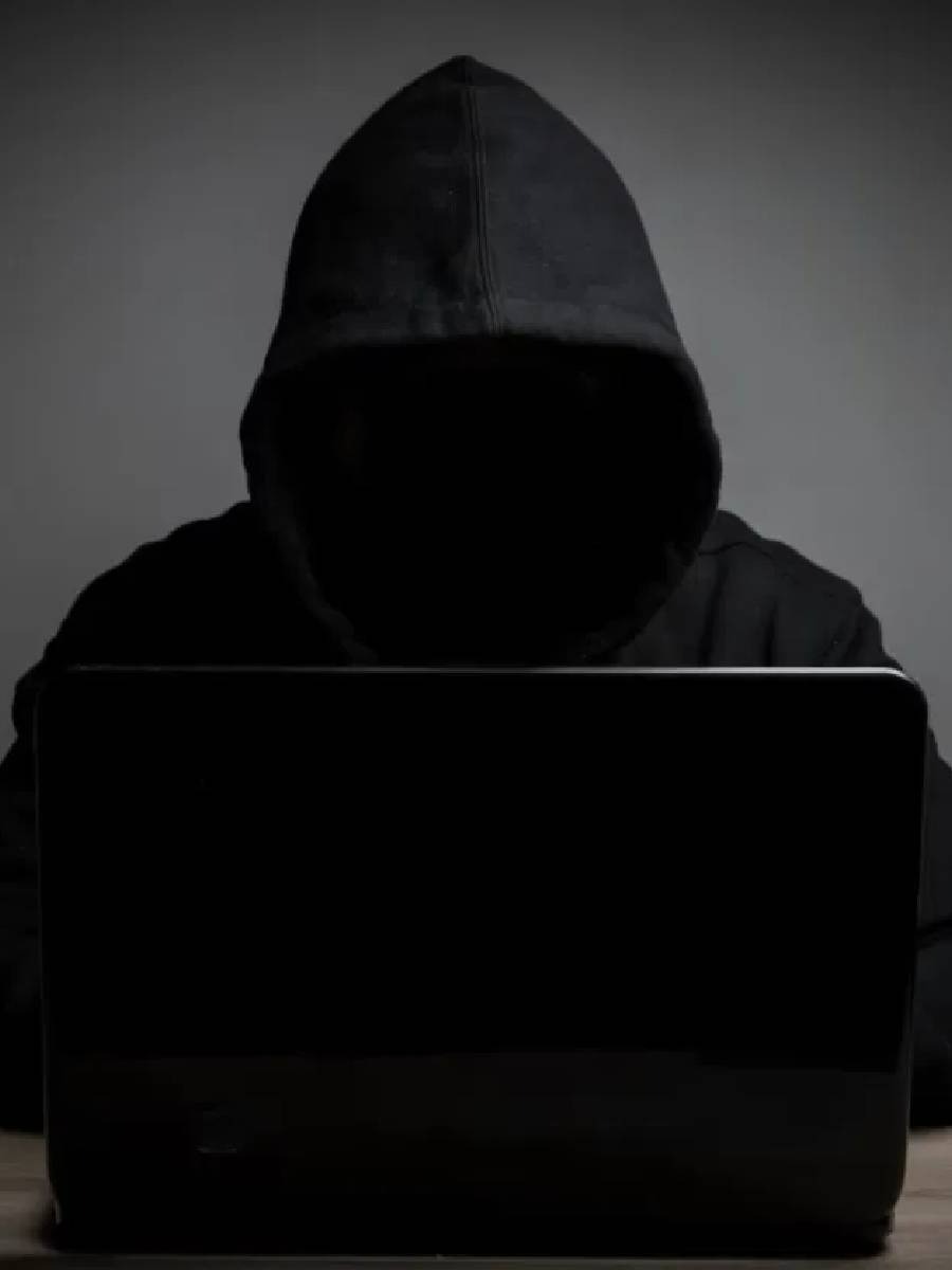 जर ऑनलाइन घोटाळा झाला तर कोणत्या क्रमांकावर तक्रार करावी? - Marathi News | जर ऑनलाइन घोटाळा झाला तर कोणत्या क्रमांकावर तक्रार करावी? | Latest Photos at Lokmat.com