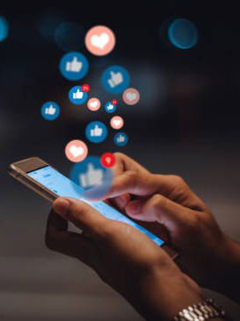 सतत ऑनलाइन? मन पडतंय आजारी.. - Marathi News | सतत ऑनलाइन? मन पडतंय आजारी.. | Latest Photos at Lokmat.com सतत ऑनलाइन? मन पडतंय आजारी.. - Marathi News | सतत ऑनलाइन? मन पडतंय आजारी.. | Latest Photos at Lokmat.com