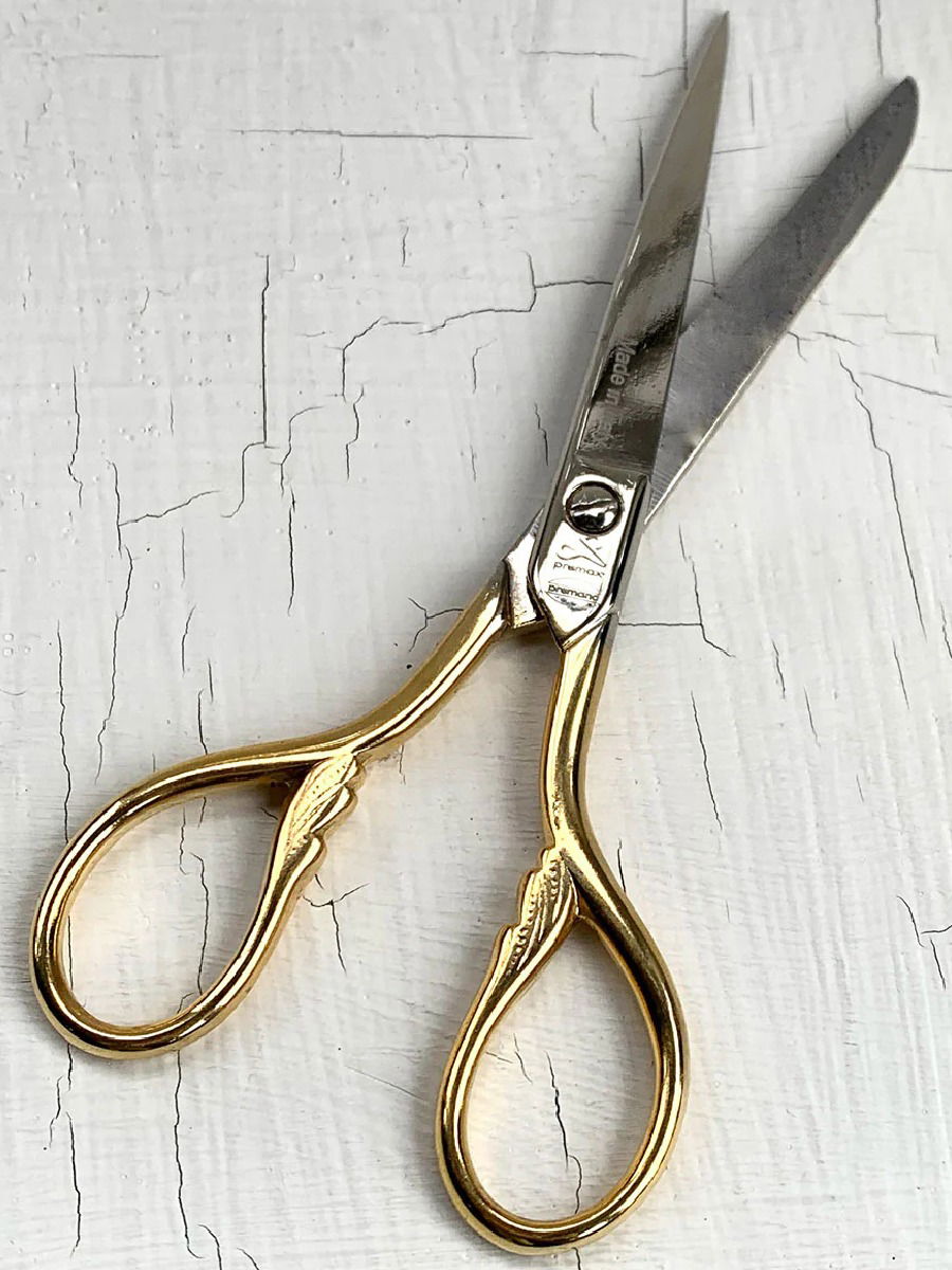 बोथट झालेल्या कात्रीला लावा घरच्या घरी धार, वापरा फक्त 'ही' ट्रीक - Marathi News | बोथट झालेल्या कात्रीला लावा घरच्या घरी धार, वापरा फक्त 'ही' ट्रीक | Latest Photos at Lokmat.com