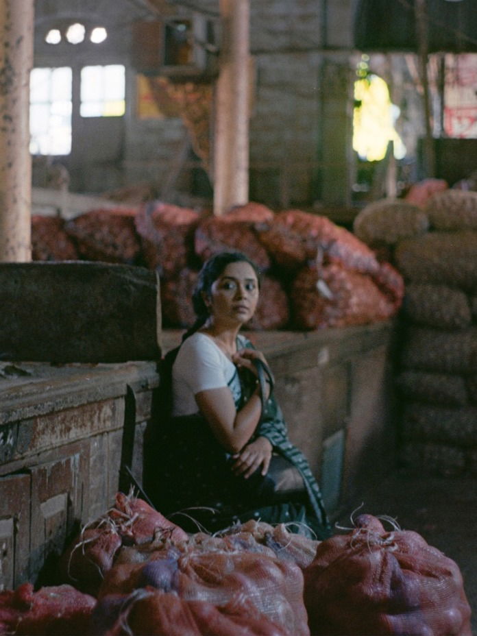 पुण्याच्या रस्त्यांवर फोटोशूट करणाऱ्या अभिनेत्रीला ओळखलं? - Marathi News | पुण्याच्या रस्त्यांवर फोटोशूट करणाऱ्या अभिनेत्रीला ओळखलं? | Latest Photos at Lokmat.com