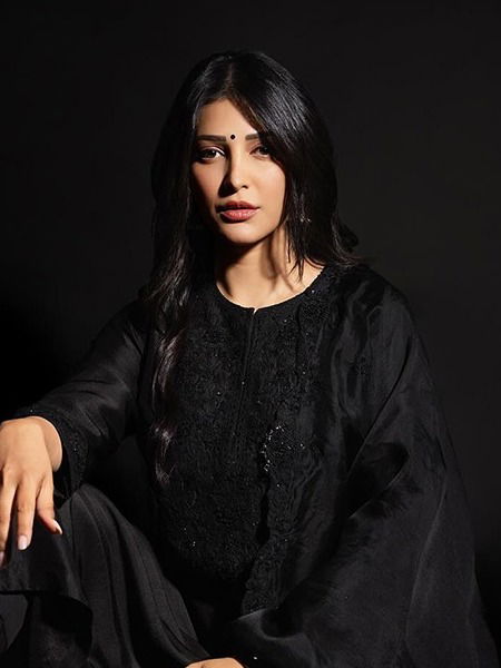 ब्युटी इन ब्लॅक! - Marathi News | ब्युटी इन ब्लॅक! | Latest Photos at Lokmat.com