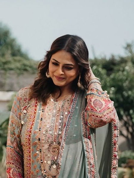 ग्लॅमर सोडून केलं हेअर ड्रेसरचं काम, कोण आहे ती? - Marathi News | ग्लॅमर सोडून केलं हेअर ड्रेसरचं काम, कोण आहे ती? | Latest Photos at Lokmat.com