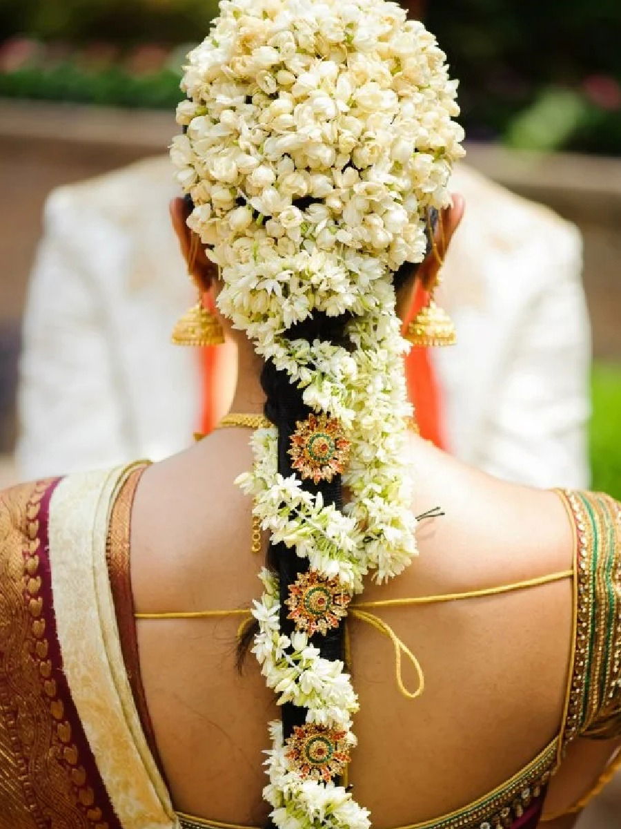 'ही' ट्रीक वापरली तर ८ दिवस गजरा राहील फ्रेश! - Marathi News | 'ही' ट्रीक वापरली तर ८ दिवस गजरा राहील फ्रेश! | Latest Photos at Lokmat.com