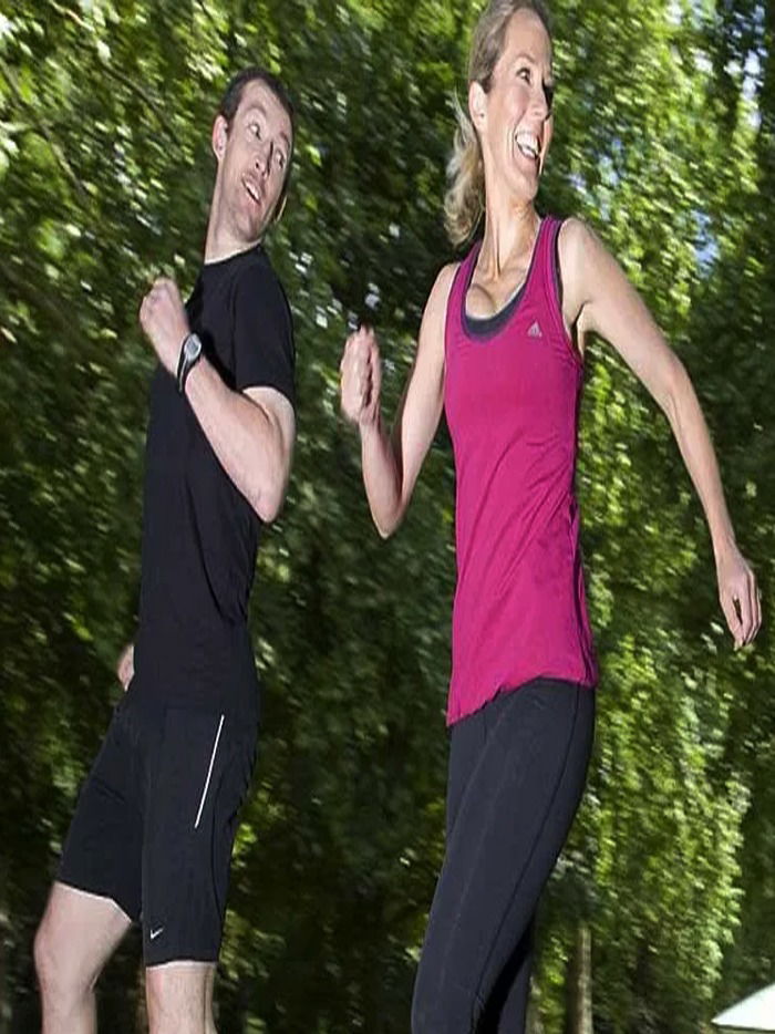 वॉकिंगपेक्षा Reverse Walking जास्त फायद्याचं? - Marathi News | वॉकिंगपेक्षा Reverse Walking जास्त फायद्याचं? | Latest Photos at Lokmat.com