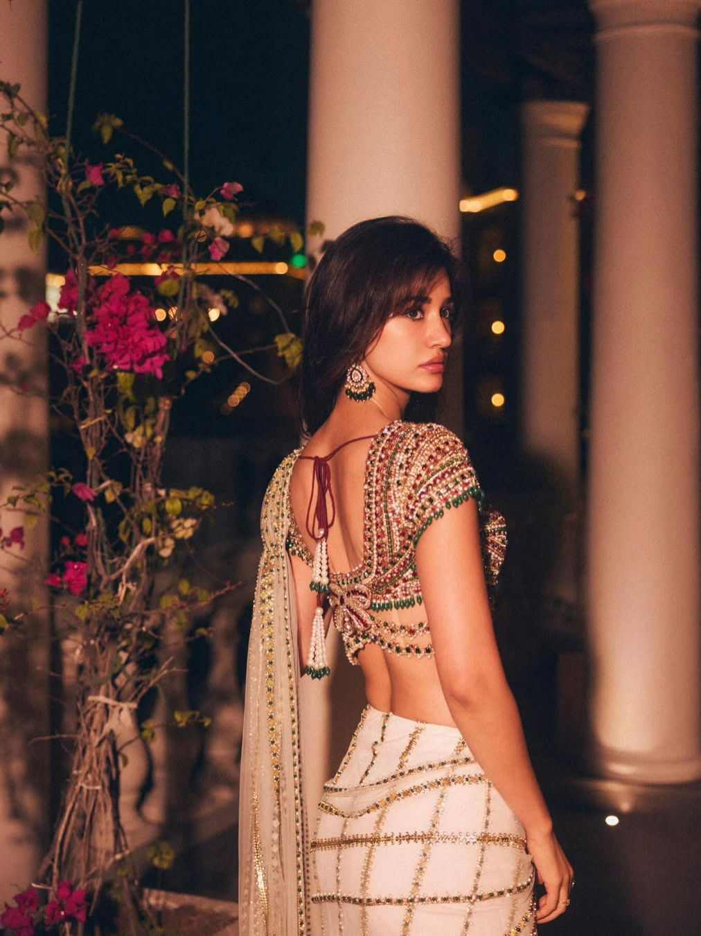 साडीत दिशा पाटनीचा जलवा! - Marathi News | साडीत दिशा पाटनीचा जलवा! | Latest Photos at Lokmat.com