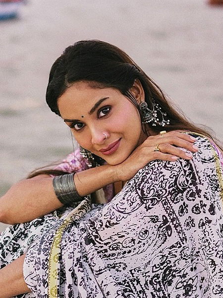 आँखें तेरी, कितनी हसीं...!