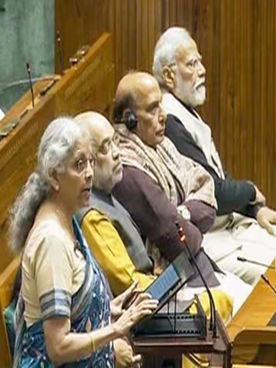 सरकार 'या' ५ PSU बँकांमधील हिस्सा विकणार - Marathi News | सरकार 'या' ५ PSU बँकांमधील हिस्सा विकणार | Latest Photos at Lokmat.com