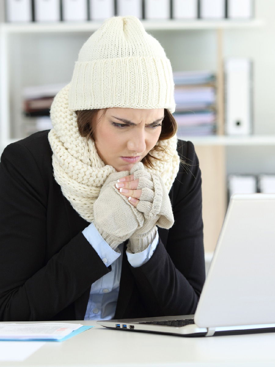 मुलींना एसीची हवा का सहन होत नाही? कारण वाचून वाटेल आश्चर्य - Marathi News | मुलींना एसीची हवा का सहन होत नाही? कारण वाचून वाटेल आश्चर्य | Latest Photos at Lokmat.com