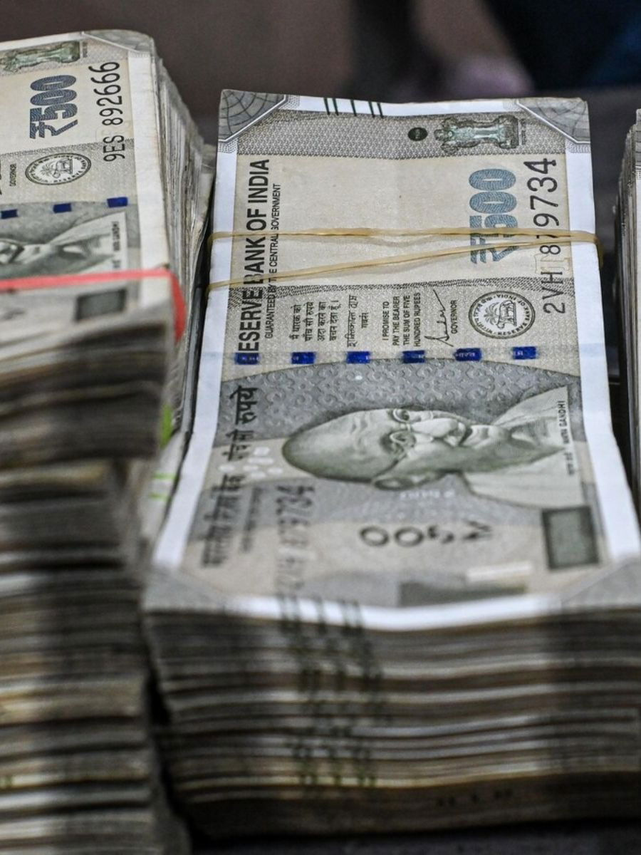 प्रत्येक महिन्याची बचत वाढवण्यासाठी या ७ सोप्या सवयी - Marathi News | प्रत्येक महिन्याची बचत वाढवण्यासाठी या ७ सोप्या सवयी | Latest Photos at Lokmat.com