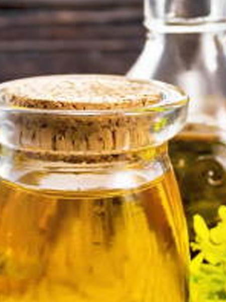 हिवाळ्यात मोहरीच्या तेलात सैंधव मीठ घालून लावण्याचे फायदे - Marathi News | हिवाळ्यात मोहरीच्या तेलात सैंधव मीठ घालून लावण्याचे फायदे | Latest Photos at Lokmat.com हिवाळ्यात मोहरीच्या तेलात सैंधव मीठ घालून लावण्याचे फायदे - Marathi News | हिवाळ्यात मोहरीच्या तेलात सैंधव मीठ घालून लावण्याचे फायदे | Latest Photos at Lokmat.com