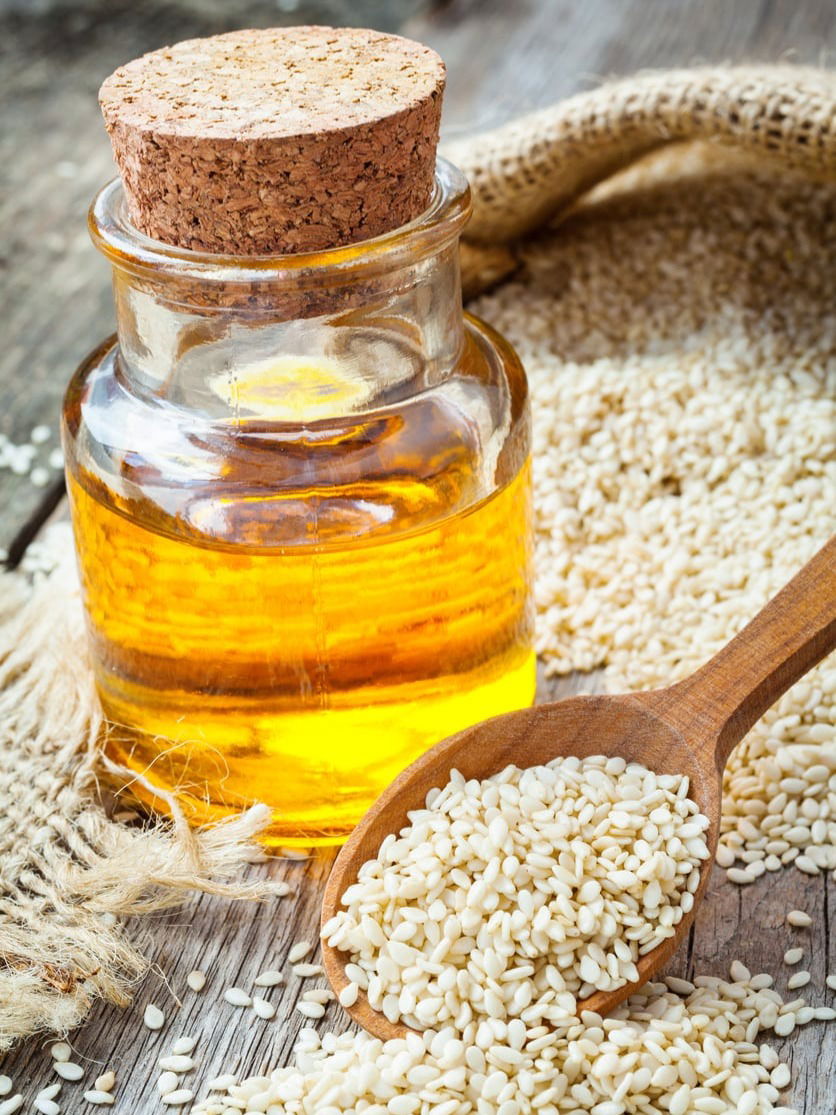 तिळाच्या तेलाचे औषधी गुण; त्वचा व आरोग्यासाठी फायदेशीर - Marathi News | तिळाच्या तेलाचे औषधी गुण; त्वचा व आरोग्यासाठी फायदेशीर | Latest Photos at Lokmat.com