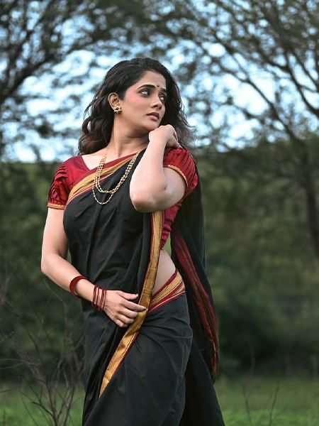 आली ठुमकत, नार लचकत...! - Marathi News | आली ठुमकत, नार लचकत...! | Latest Photos at Lokmat.com