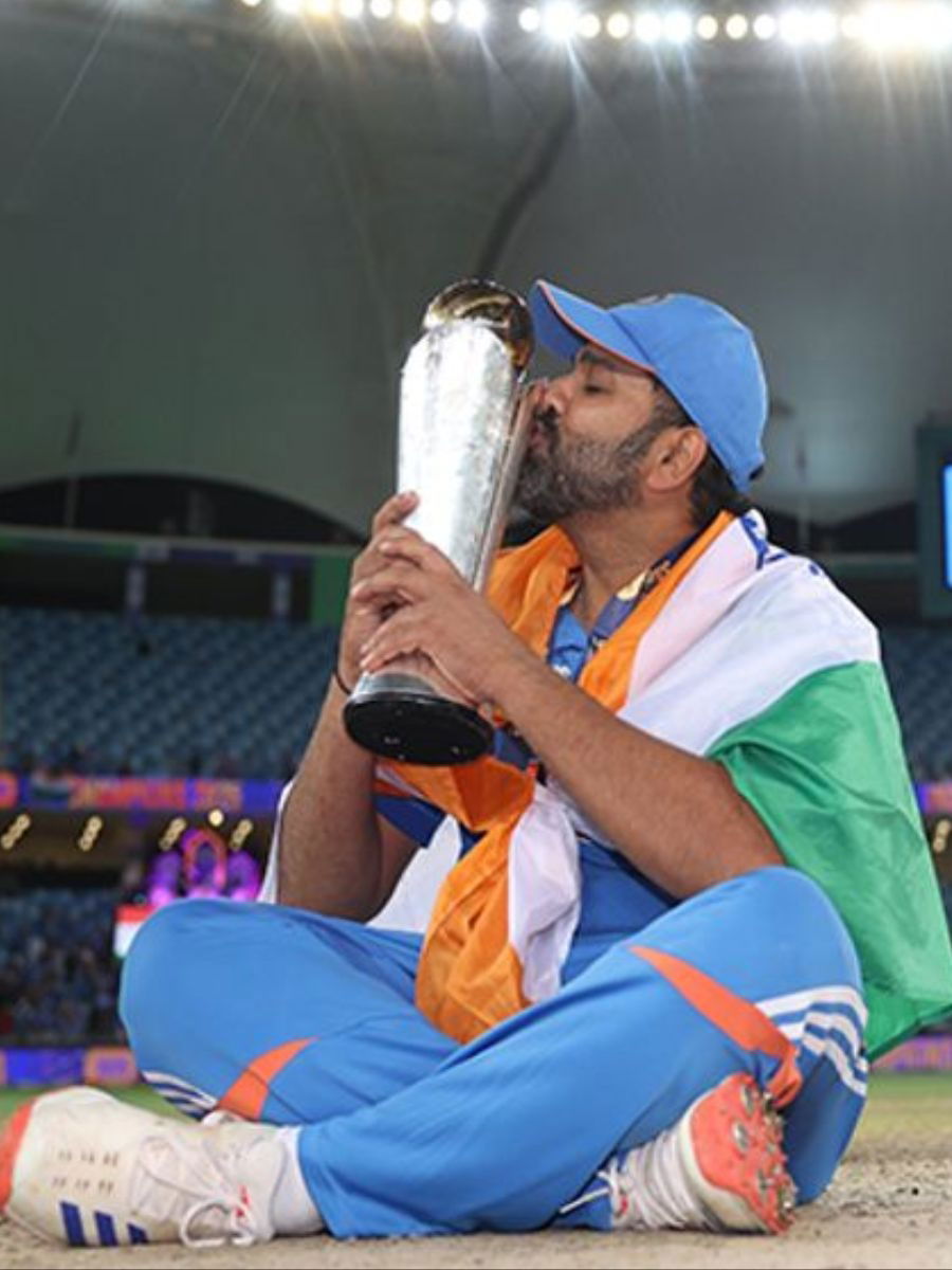 ८ महिन्यात २ ICC ट्रॉफी...रोहितच्या कॅप्टन्सीचा रेकॉर्ड एकदम झक्कास! - Marathi News | ८ महिन्यात २ ICC ट्रॉफी...रोहितच्या कॅप्टन्सीचा रेकॉर्ड एकदम झक्कास! | Latest Photos at Lokmat.com