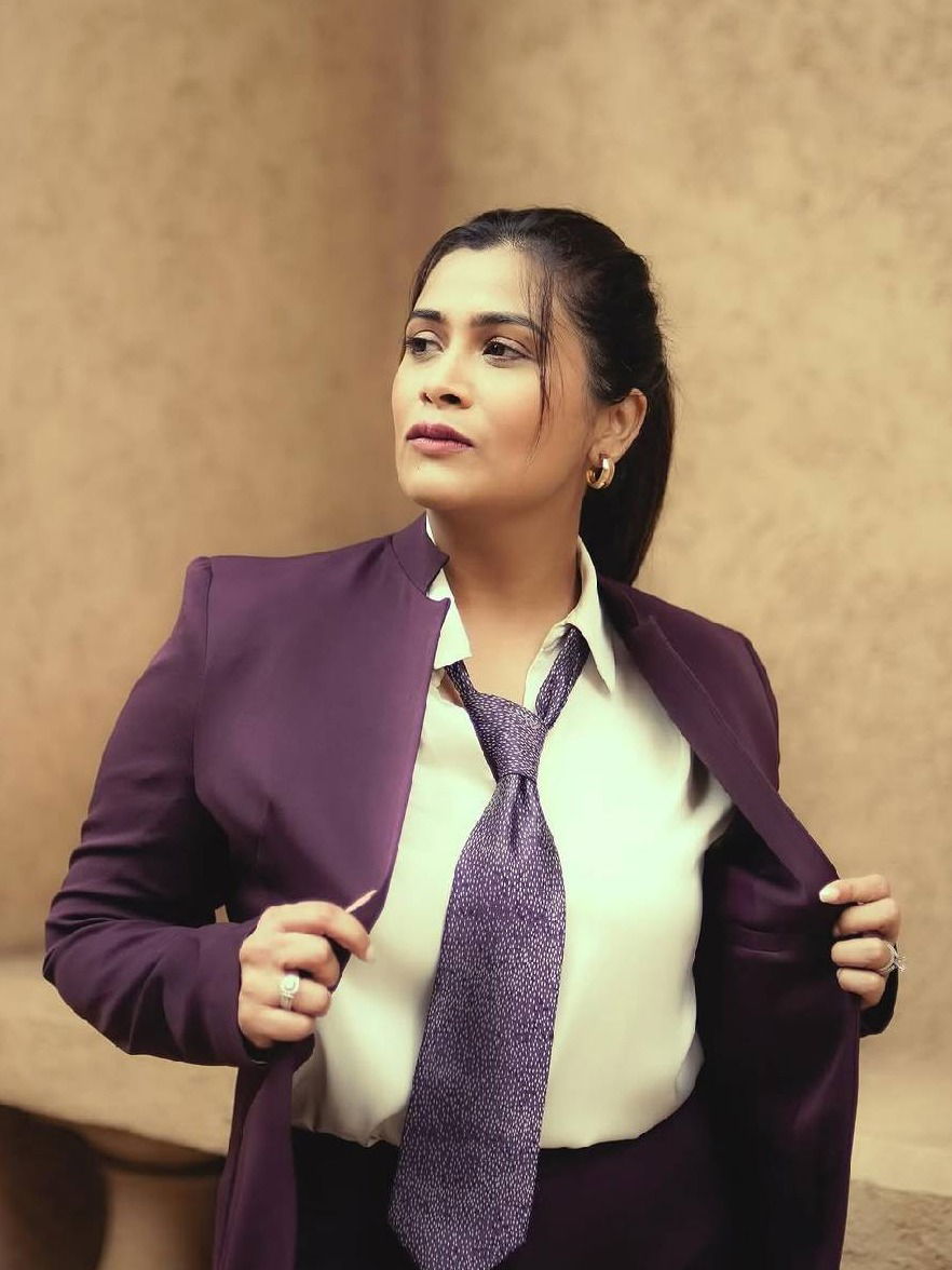 मराठी अभिनेत्रीचा बॉसी लूक! - Marathi News | मराठी अभिनेत्रीचा बॉसी लूक! | Latest Photos at Lokmat.com