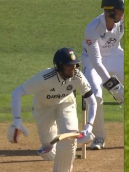 'आंखों ही आंखों में...' गिल-जड्डूचा तो व्हिडिओ होतोय व्हायरल - Marathi News | 'आंखों ही आंखों में...' गिल-जड्डूचा तो व्हिडिओ होतोय व्हायरल | Latest Photos at Lokmat.com