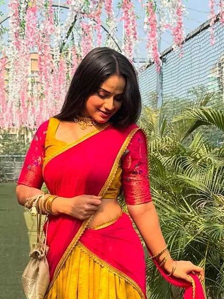 साध्या 'सावली'चं भूरळ घालणारं सौंदर्य!