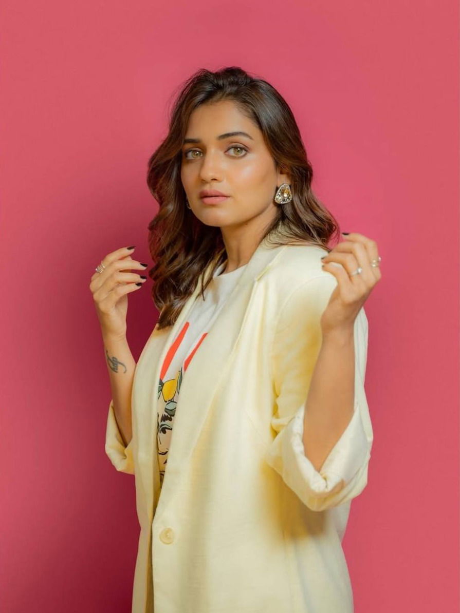 किती वर्षांची झाली हृता दुर्गुळे? - Marathi News | किती वर्षांची झाली हृता दुर्गुळे? | Latest Photos at Lokmat.com