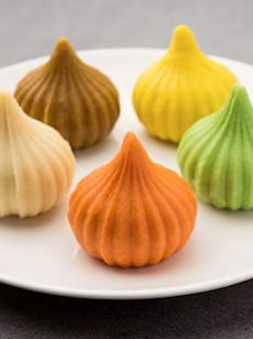 झटपट तयार चविष्ट मावा मोदक; सोप्या पद्धतीने - Marathi News | झटपट तयार चविष्ट मावा मोदक; सोप्या पद्धतीने | Latest Photos at Lokmat.com