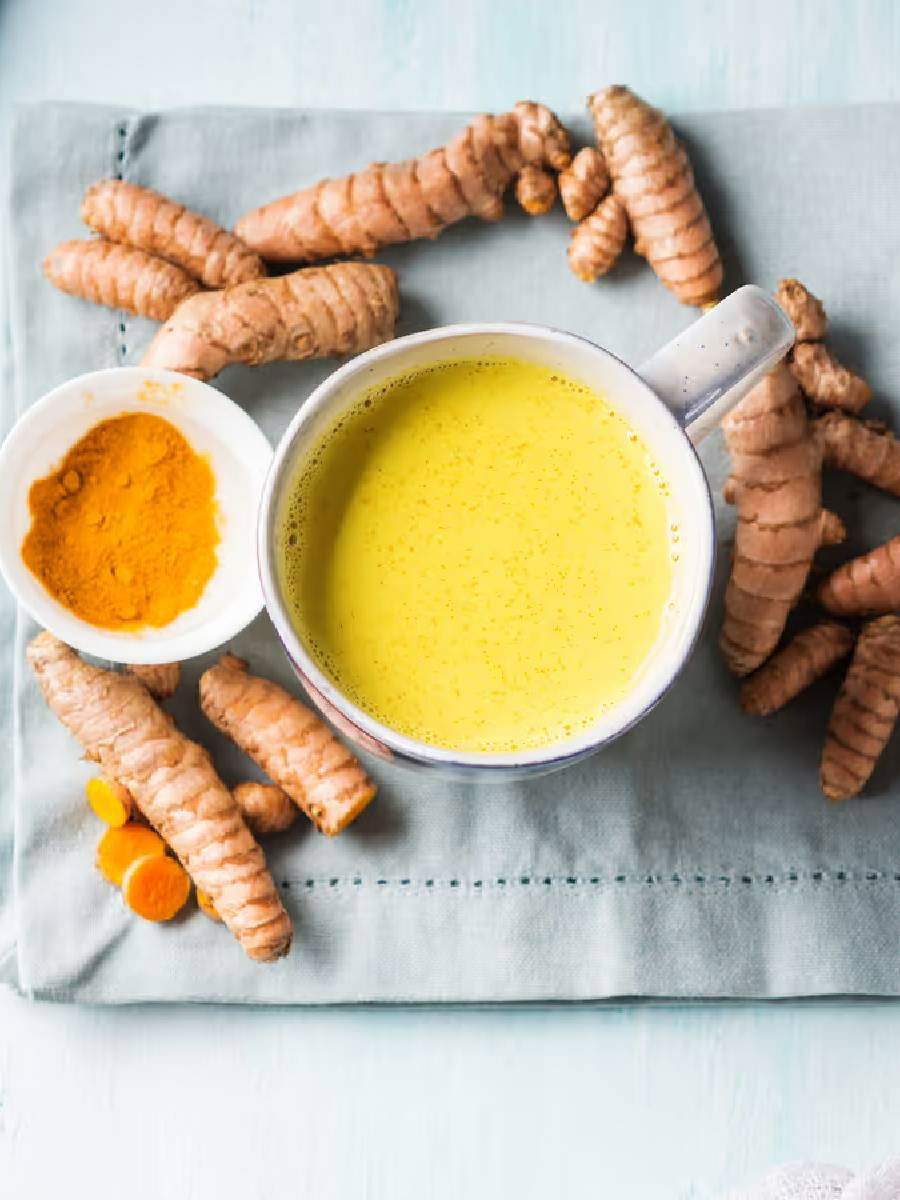 हिवाळ्यात घरी हळदीचे रोप लावा या सोप्या पद्धतीने - Marathi News | हिवाळ्यात घरी हळदीचे रोप लावा या सोप्या पद्धतीने | Latest Photos at Lokmat.com