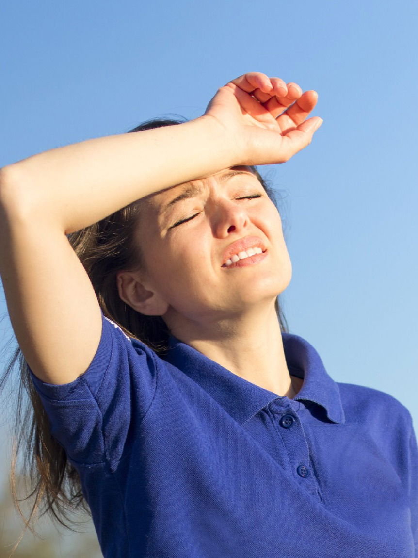 उन्हात गेल्यावर लगेच डोकं दुखतं? हे आहे त्यामागचं कारण - Marathi News | उन्हात गेल्यावर लगेच डोकं दुखतं? हे आहे त्यामागचं कारण | Latest Photos at Lokmat.com