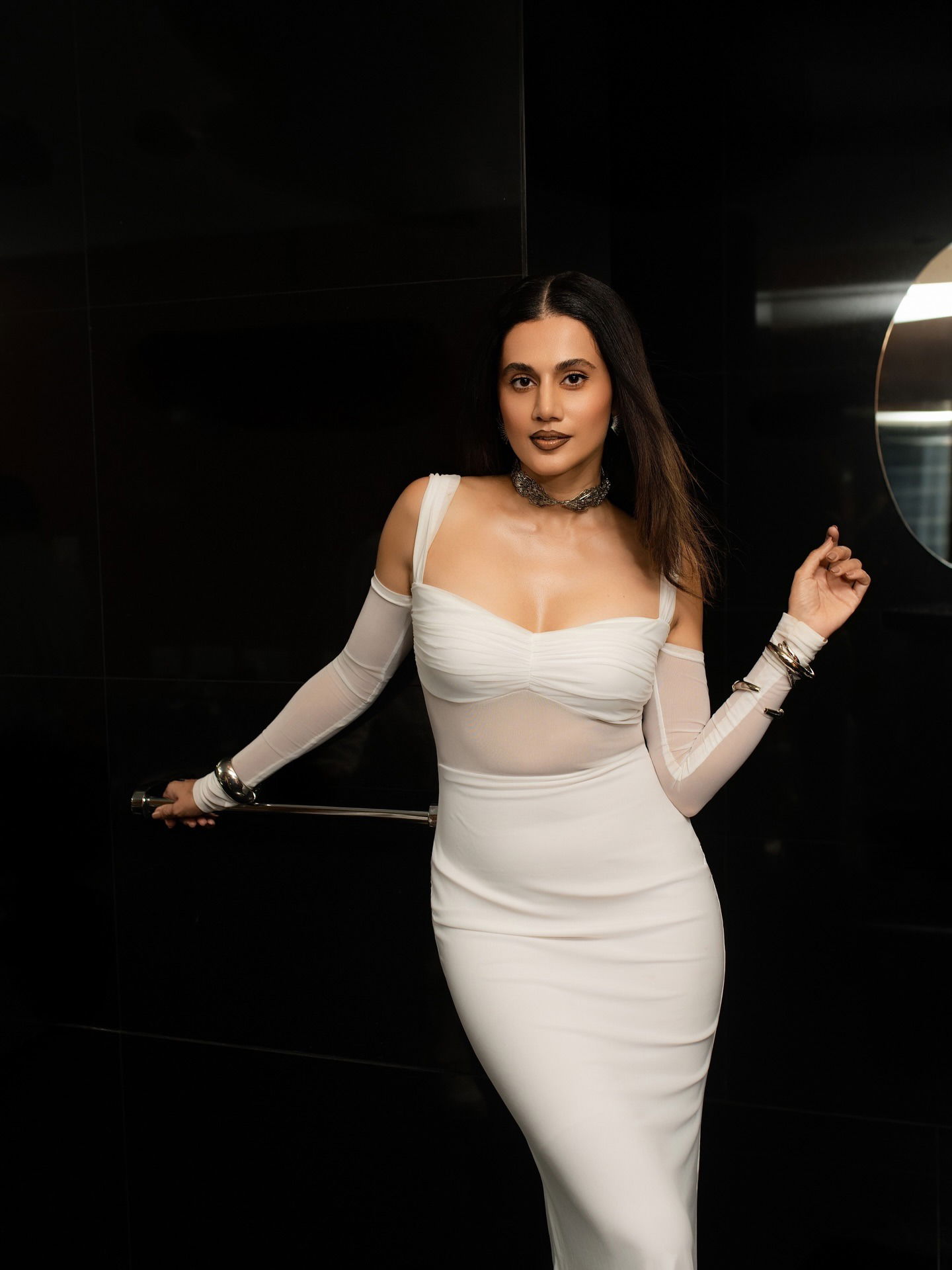 चाँद सा सफेद!