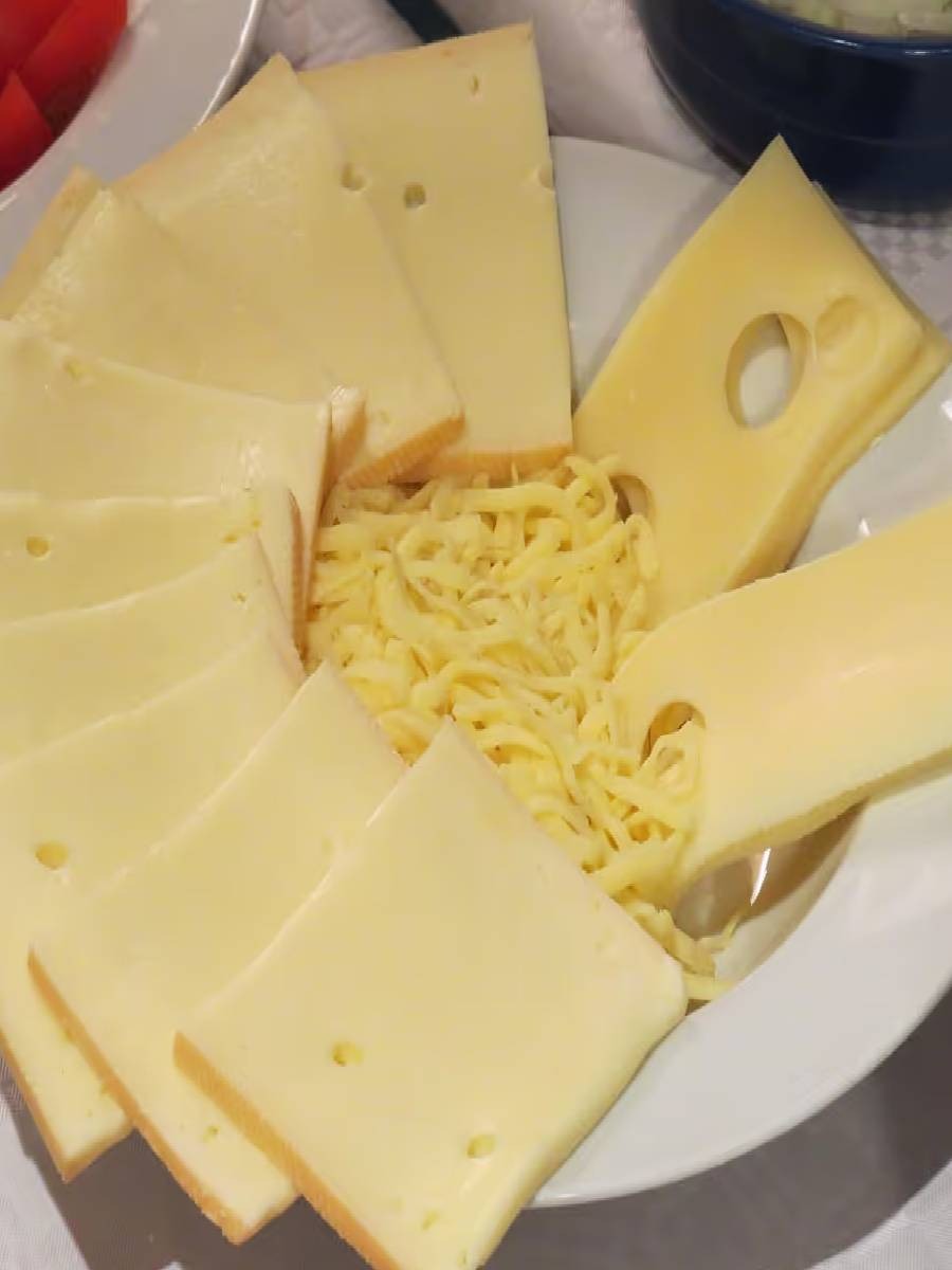 चीज आरोग्यासाठी वाईट आहे का? - Marathi News | चीज आरोग्यासाठी वाईट आहे का? | Latest Photos at Lokmat.com