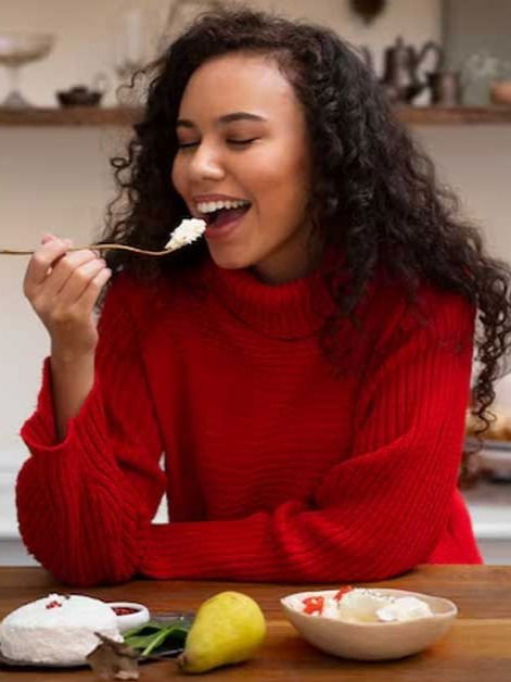 रिकाम्या पोटी चुकूनही खाऊ नका ४ गोष्टी - Marathi News | रिकाम्या पोटी चुकूनही खाऊ नका ४ गोष्टी | Latest Photos at Lokmat.com