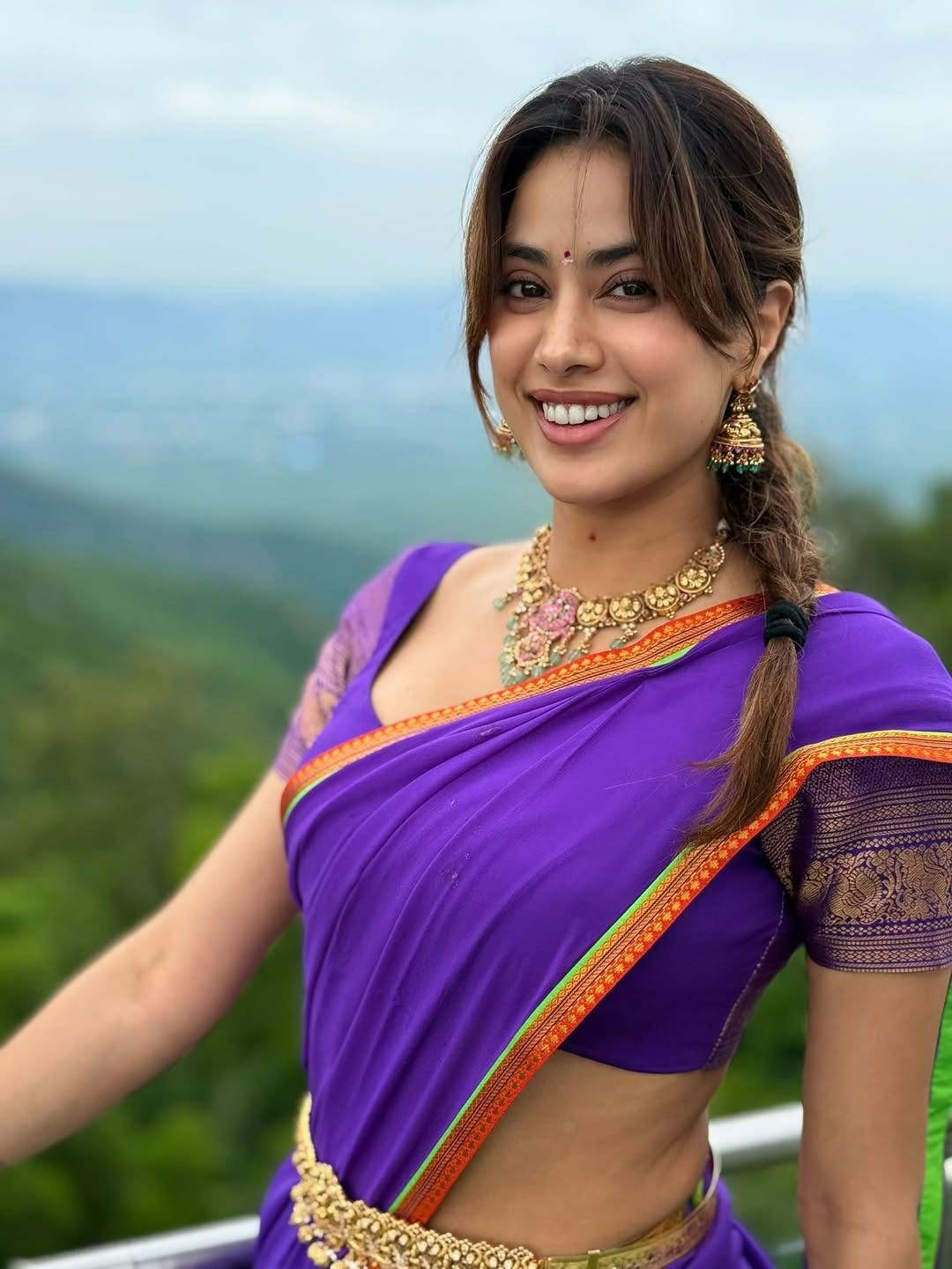 जान्हवी कपूरचं मनमोहक सौंदर्य - Marathi News | जान्हवी कपूरचं मनमोहक सौंदर्य | Latest Photos at Lokmat.com