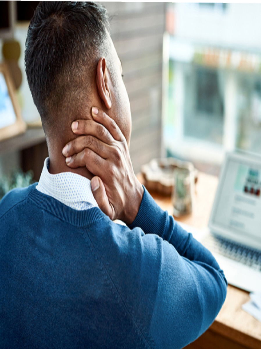 'टेक नेक'मुळे वेळेपूर्वीच येतंय वार्धक्य ! मानेवर दिसणाऱ्या संकेतांकडे करु नका दुर्लक्ष - Marathi News | 'टेक नेक'मुळे वेळेपूर्वीच येतंय वार्धक्य ! मानेवर दिसणाऱ्या संकेतांकडे करु नका दुर्लक्ष | Latest Photos at Lokmat.com