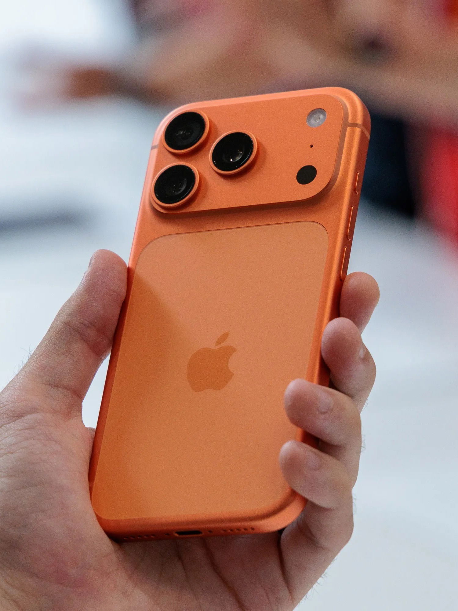 तुमचा iPhone खरा की खोटा? जाणून घ्या... - Marathi News | तुमचा iPhone खरा की खोटा? जाणून घ्या... | Latest Photos at Lokmat.com