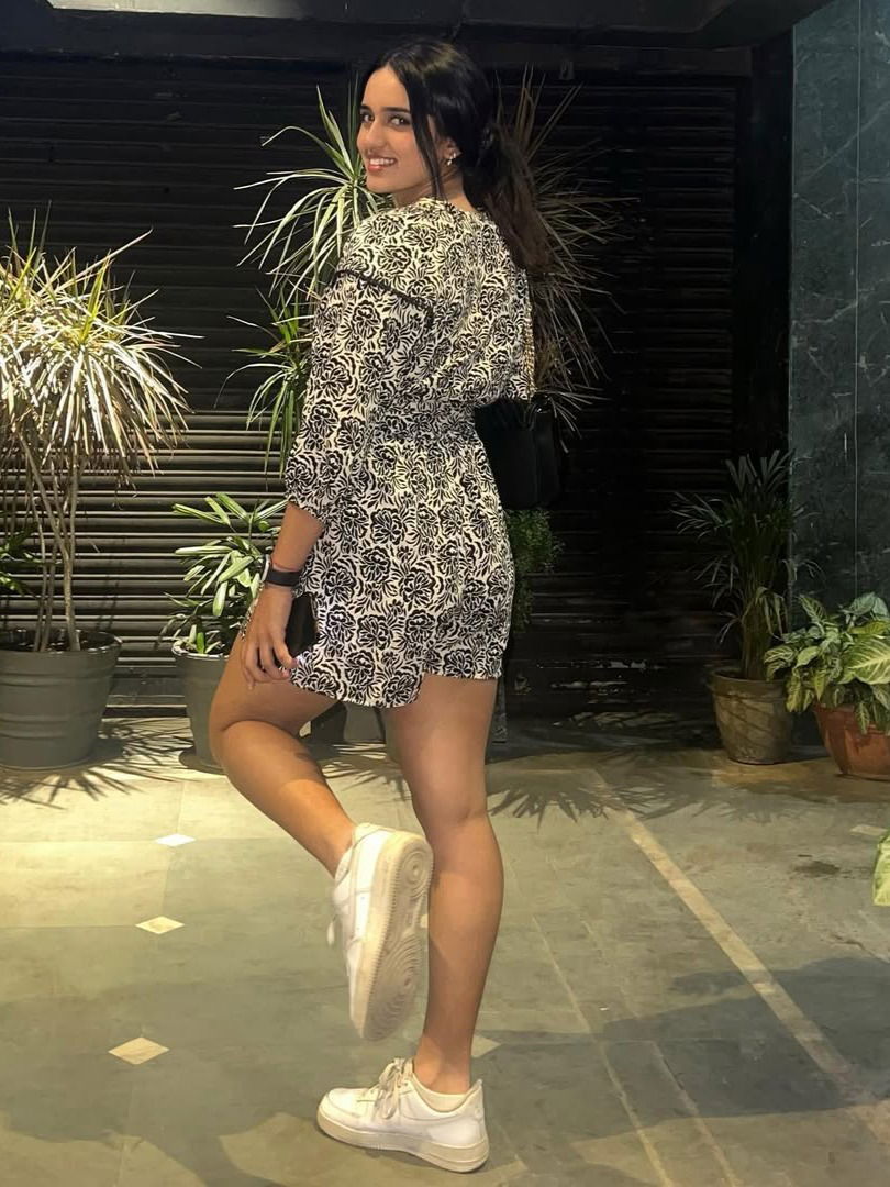 कोण आहे सिक्सर किंग युवीची सावत्र बहिण? ती या गोष्टीमुळे आलीये चर्चेत - Marathi News | कोण आहे सिक्सर किंग युवीची सावत्र बहिण? ती या गोष्टीमुळे आलीये चर्चेत | Latest Photos at Lokmat.com