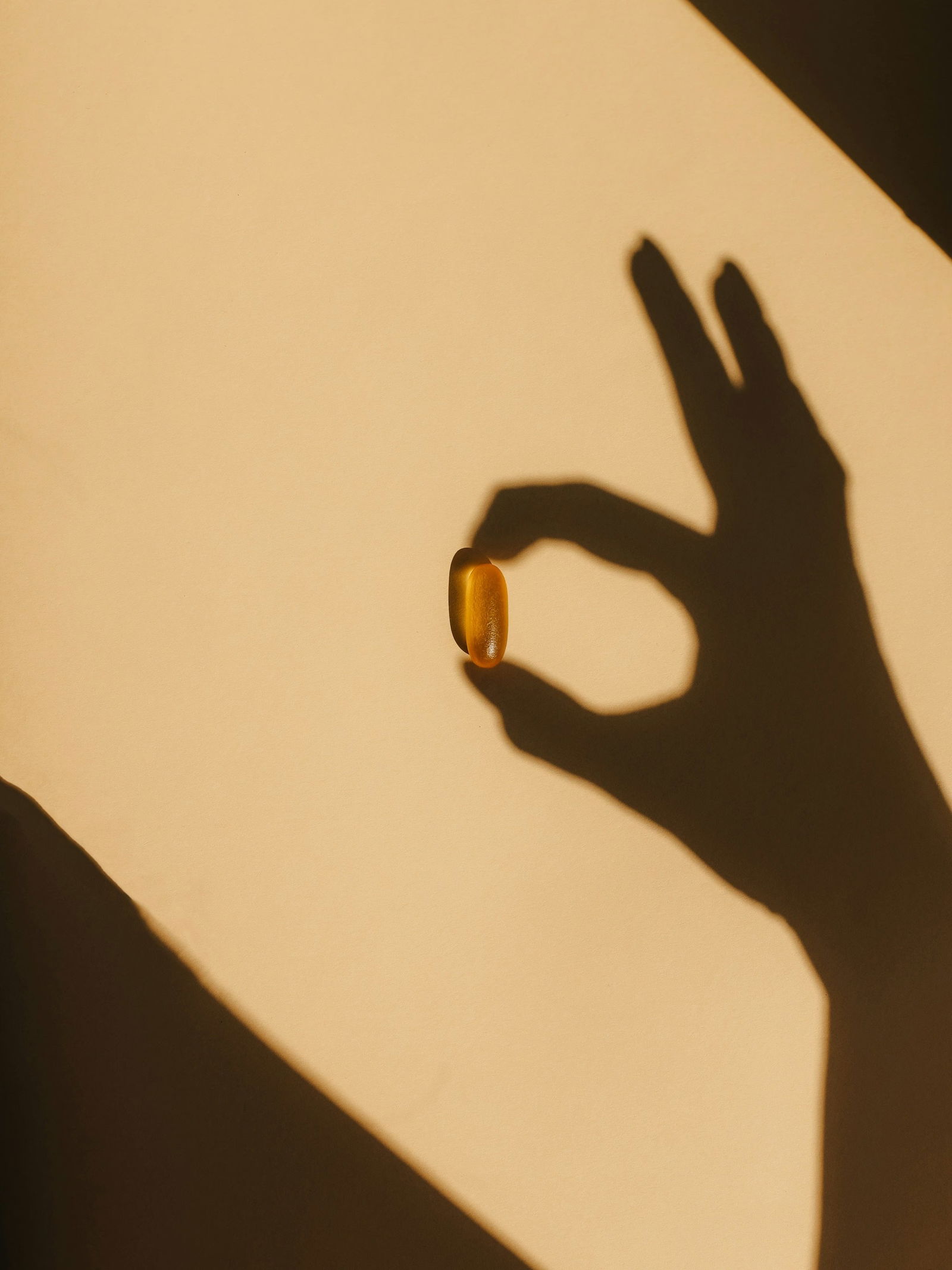 'व्हिटॅमिन डी'ची कमतरता होताच दिसतात 'ही' लक्षणे! - Marathi News | 'व्हिटॅमिन डी'ची कमतरता होताच दिसतात 'ही' लक्षणे! | Latest Photos at Lokmat.com