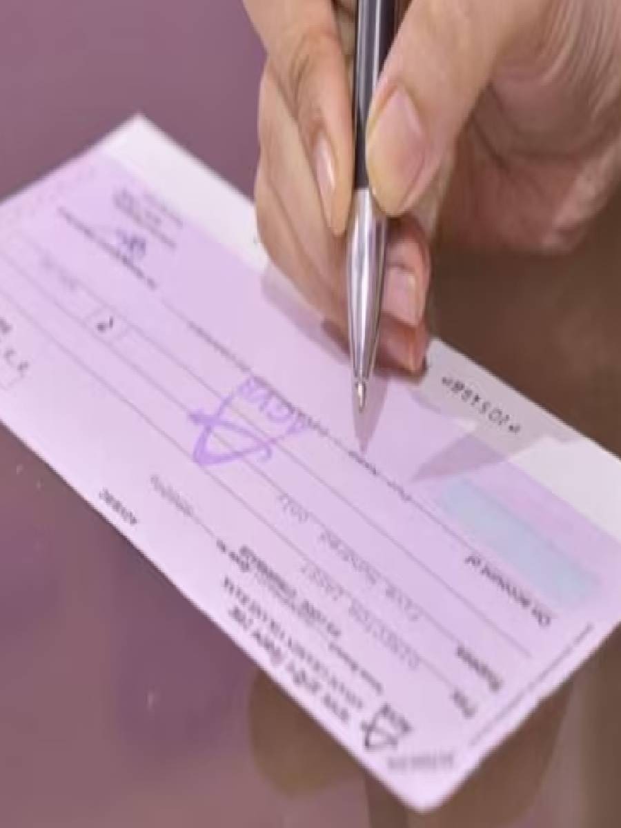 चेक वर काय लिहावं Lakh की Lac? - Marathi News | चेक वर काय लिहावं Lakh की Lac? | Latest Photos at Lokmat.com