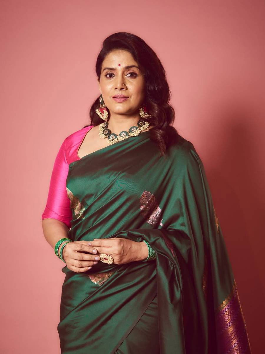 साडीत किती सुंदर दिसतेय सोनाली! - Marathi News | साडीत किती सुंदर दिसतेय सोनाली! | Latest Photos at Lokmat.com