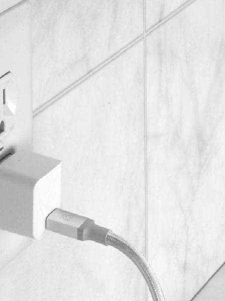 चार्जरशिवाय मोबाईल करा 100% चार्ज, वापरा 'या' स्मार्ट टिप्स - Marathi News | चार्जरशिवाय मोबाईल करा 100% चार्ज, वापरा 'या' स्मार्ट टिप्स | Latest Photos at Lokmat.com