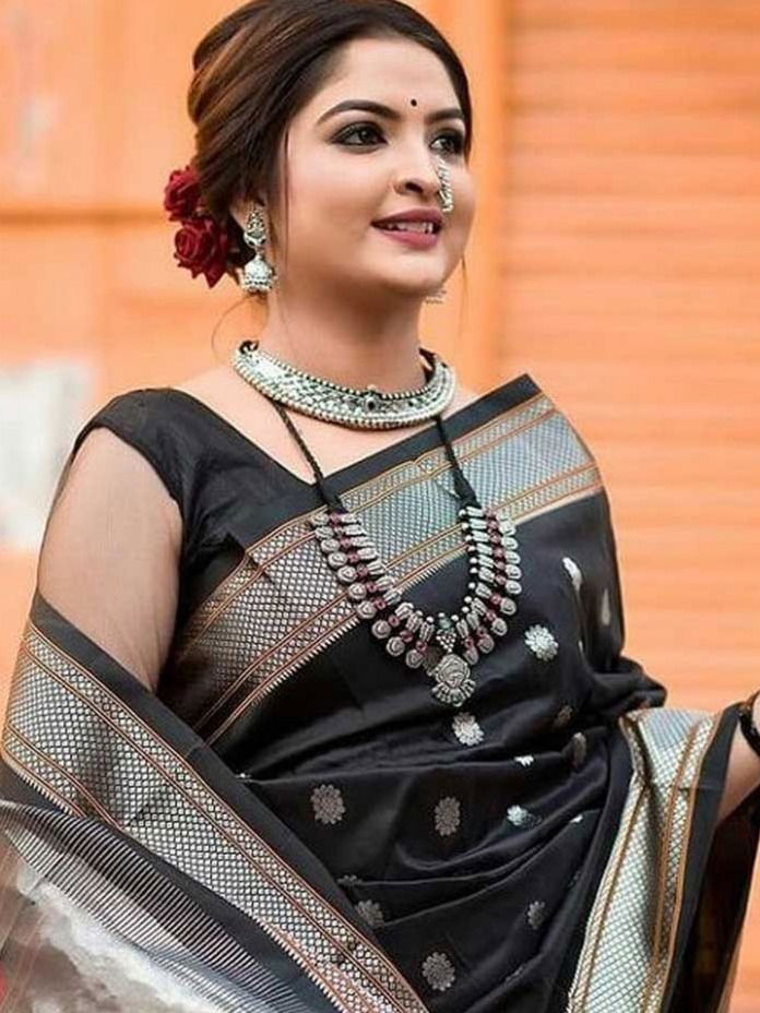 या संक्रांतीला दिसा अधिक खास, निवडा सुंदर 'ब्लॅक लूक'! - Marathi News | या संक्रांतीला दिसा अधिक खास, निवडा सुंदर 'ब्लॅक लूक'! | Latest Photos at Lokmat.com