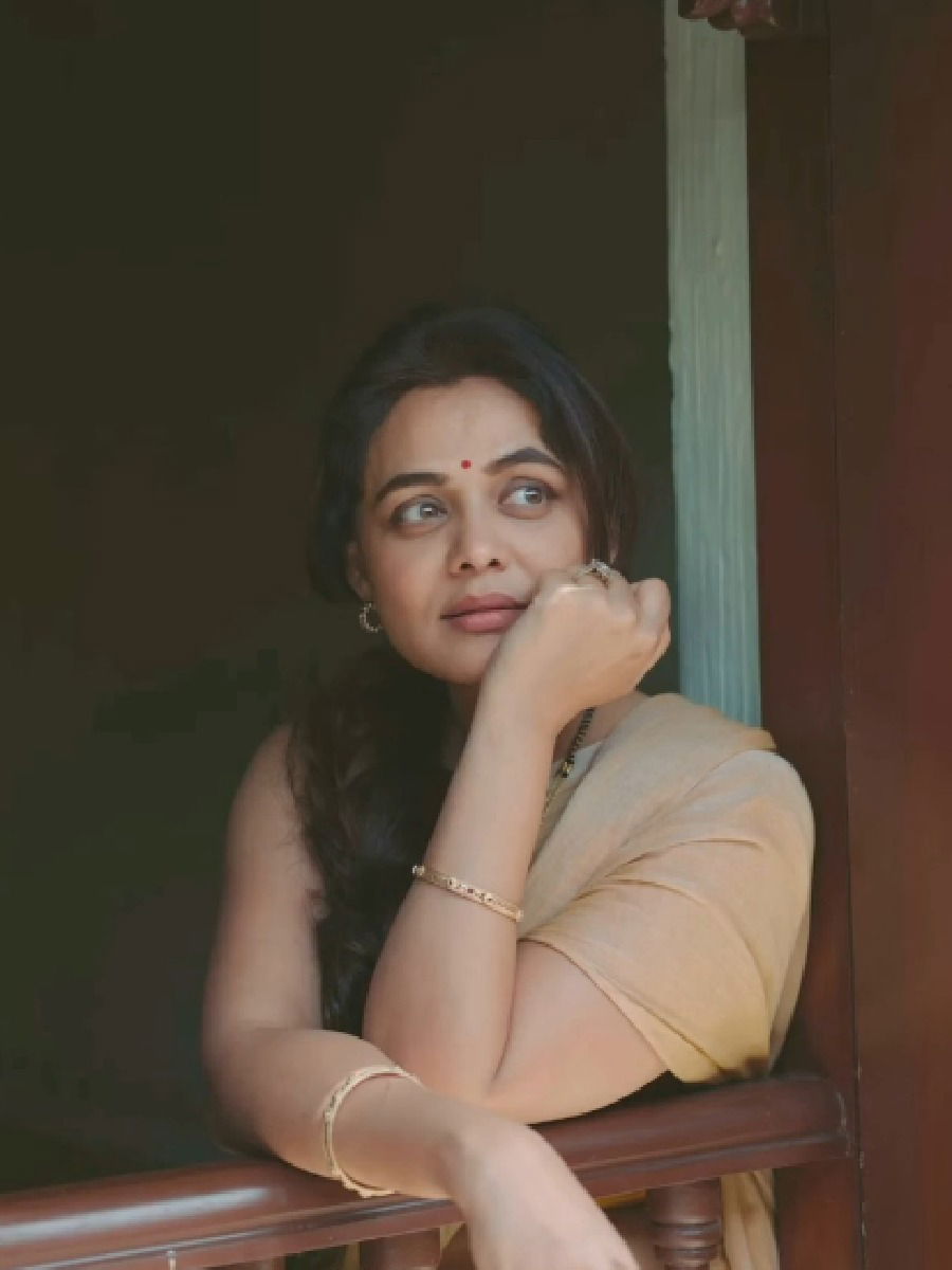 केव्हा तरी पहाटे, उलटून रात्री गेली! - Marathi News | केव्हा तरी पहाटे, उलटून रात्री गेली! | Latest Photos at Lokmat.com