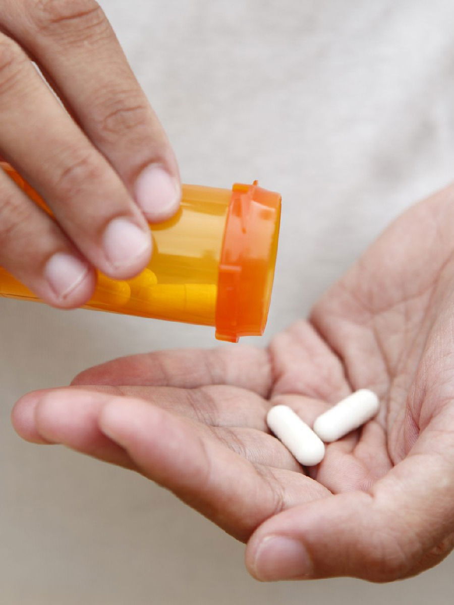 झोपेच्या गोळ्या घेण्यापूर्वी घ्या 'ही' काळजी - Marathi News | झोपेच्या गोळ्या घेण्यापूर्वी घ्या 'ही' काळजी | Latest Photos at Lokmat.com