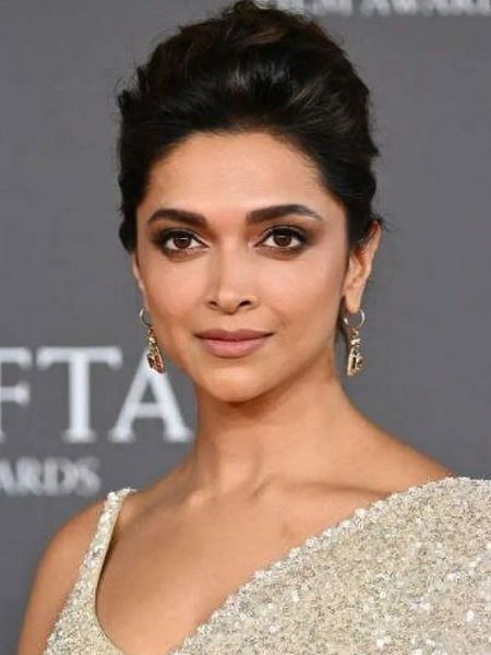 बॉलिवूडमधील सर्वात उंच ८ अभिनेत्री आहेत क्वीन ऑफ हाईट... - Marathi News | बॉलिवूडमधील सर्वात उंच ८ अभिनेत्री आहेत क्वीन ऑफ हाईट... | Latest Photos at Lokmat.com