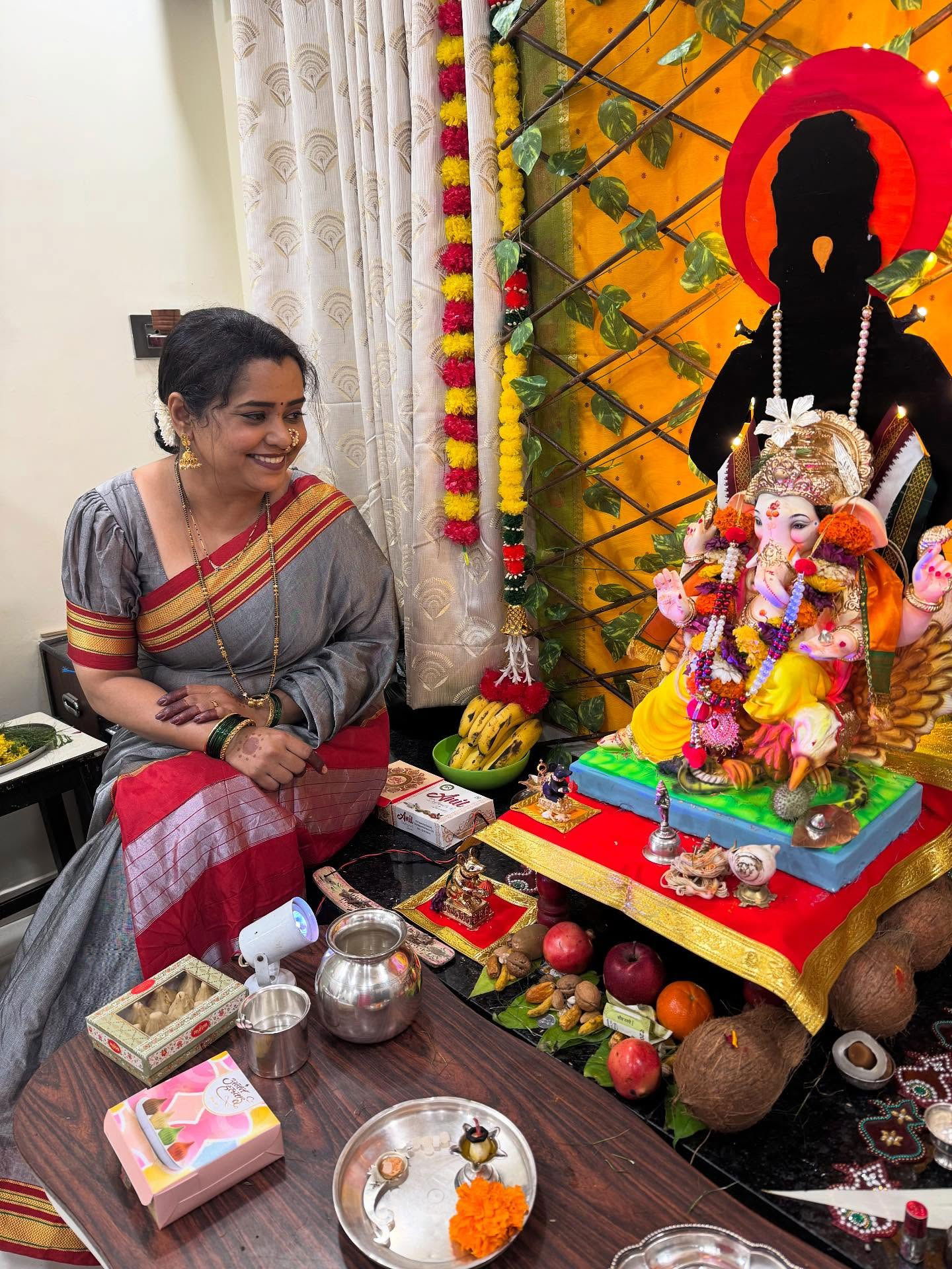 'हास्यजत्रा' फेम चेतना भटच्या घरचा बाप्पा - Marathi News | 'हास्यजत्रा' फेम चेतना भटच्या घरचा बाप्पा | Latest Photos at Lokmat.com