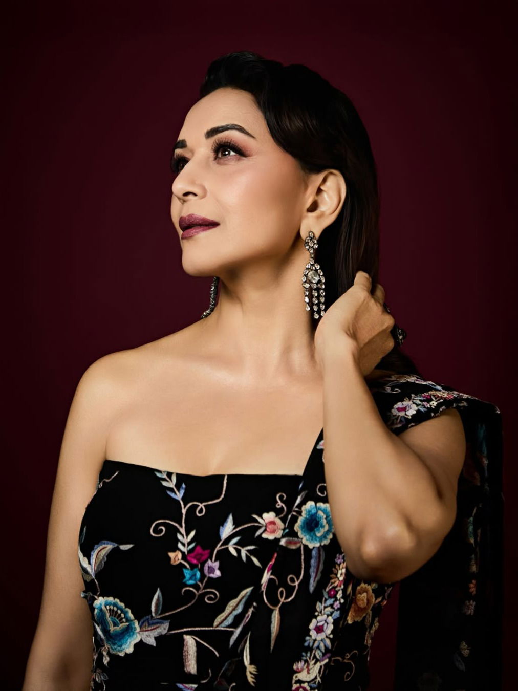 धक-धक गर्लने पुन्हा वेधलं लक्ष! - Marathi News | धक-धक गर्लने पुन्हा वेधलं लक्ष! | Latest Photos at Lokmat.com