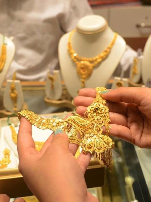 'या' देशांत मिळतं भारतापेक्षा स्वस्त सोने! - Marathi News | 'या' देशांत मिळतं भारतापेक्षा स्वस्त सोने! | Latest Photos at Lokmat.com