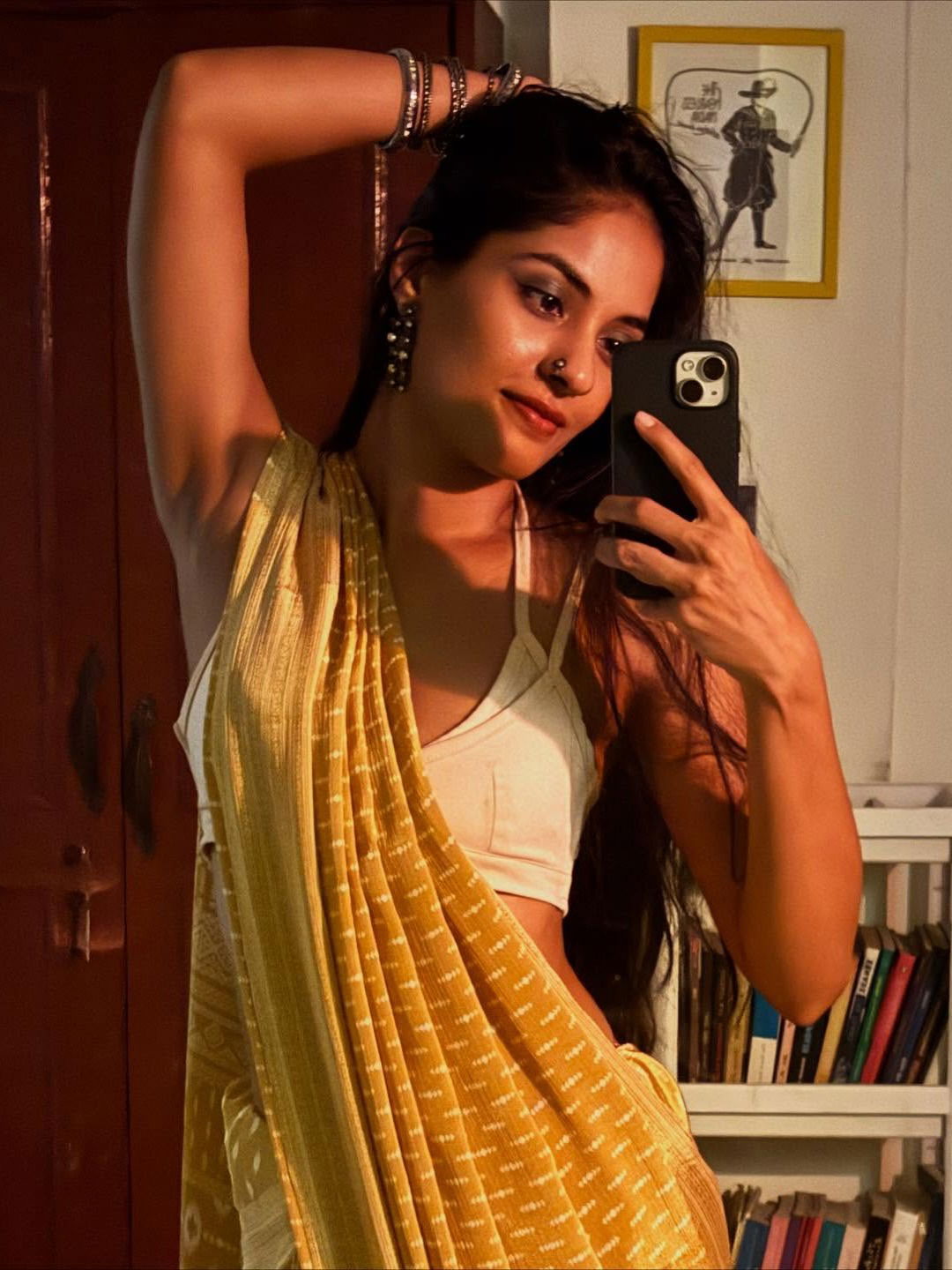 माधुरीच्या सीरिजमध्ये दिसलेली 'ही' कोण?