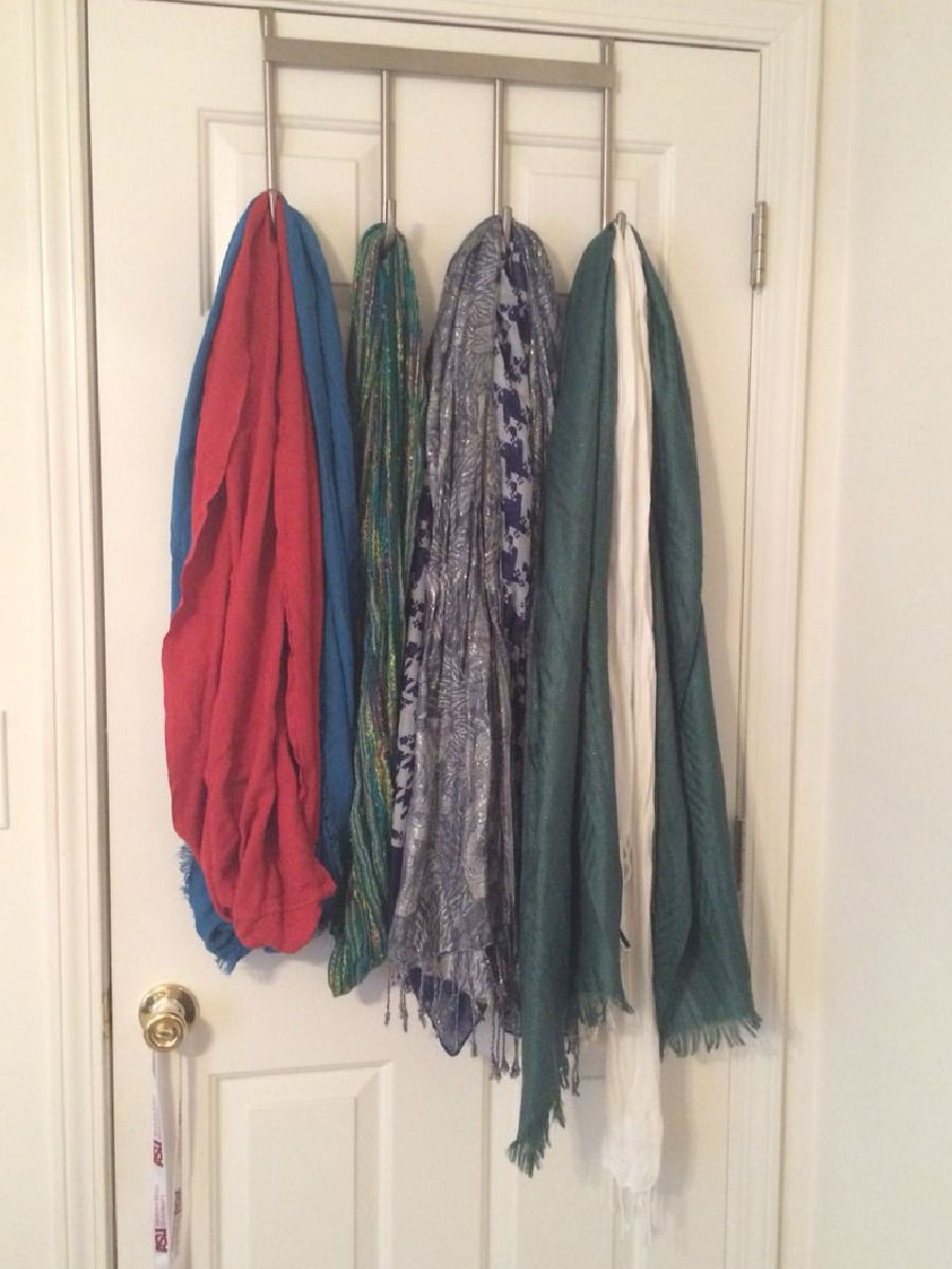 दरवाज्या मागे कपडे लावता हे नक्की वाचा - Marathi News | दरवाज्या मागे कपडे लावता हे नक्की वाचा | Latest Photos at Lokmat.com