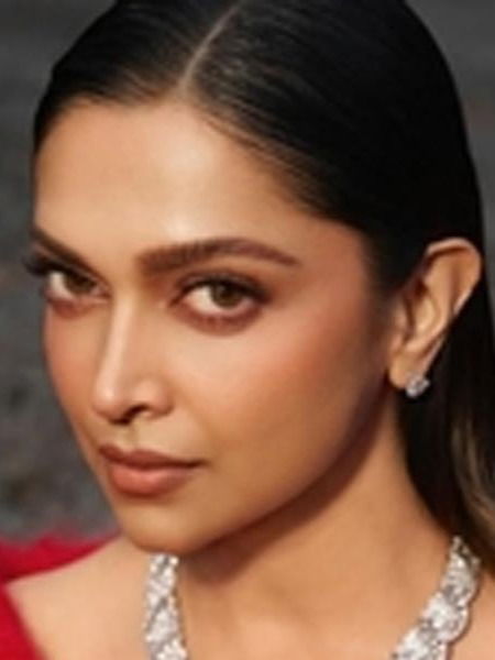 रातोरात सिनेमातून हकालपट्टी झालेल्या अभिनेत्री, पाहा बिनसले काय... - Marathi News | रातोरात सिनेमातून हकालपट्टी झालेल्या अभिनेत्री, पाहा बिनसले काय... | Latest Photos at Lokmat.com रातोरात सिनेमातून हकालपट्टी झालेल्या अभिनेत्री, पाहा बिनसले काय... - Marathi News | रातोरात सिनेमातून हकालपट्टी झालेल्या अभिनेत्री, पाहा बिनसले काय... | Latest Photos at Lokmat.com