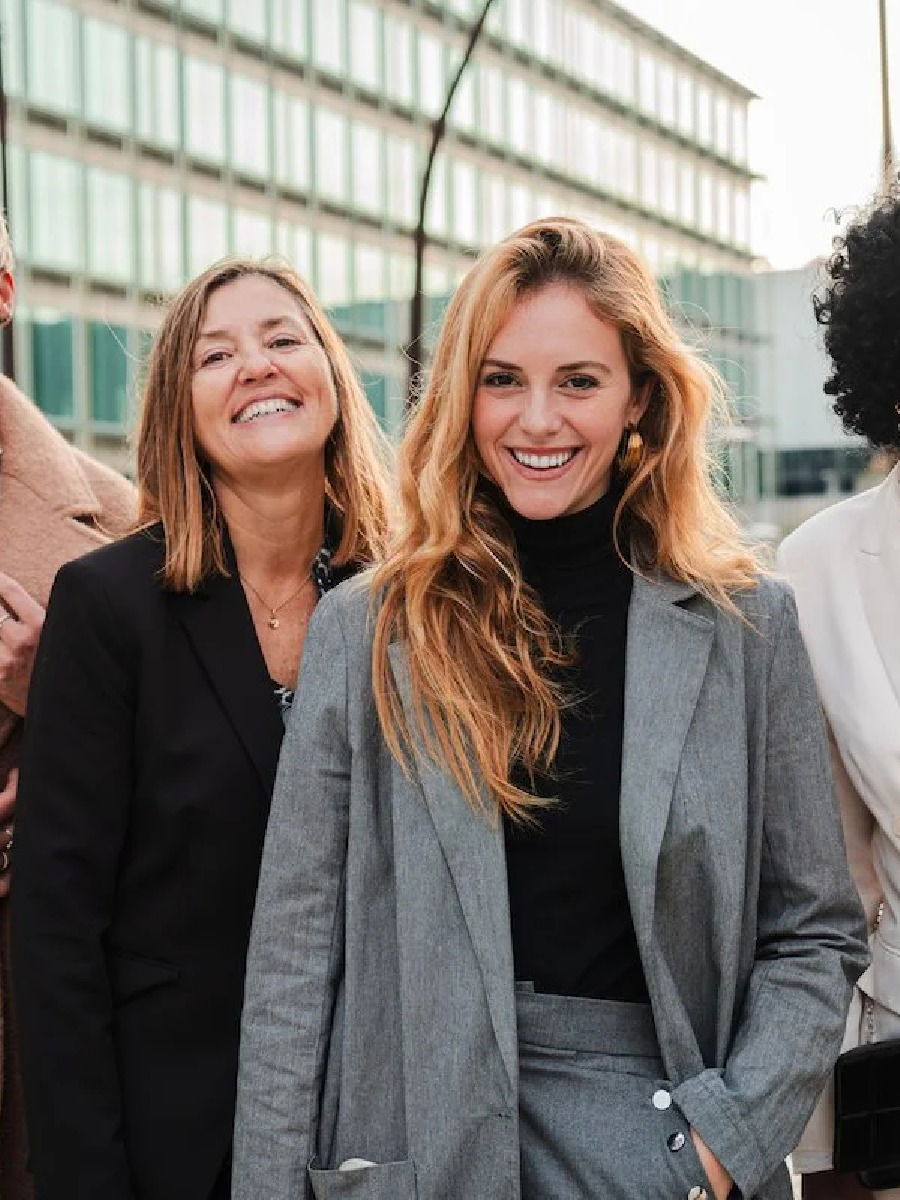 ऑफिस वेअरमध्ये दिसा स्टायलिश, घ्या या गोष्टींची काळजी - Marathi News | ऑफिस वेअरमध्ये दिसा स्टायलिश, घ्या या गोष्टींची काळजी | Latest Photos at Lokmat.com