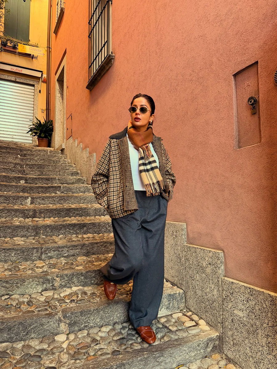 इटलीत फेरफटका मारताना दिसली नेहा पेंडसे