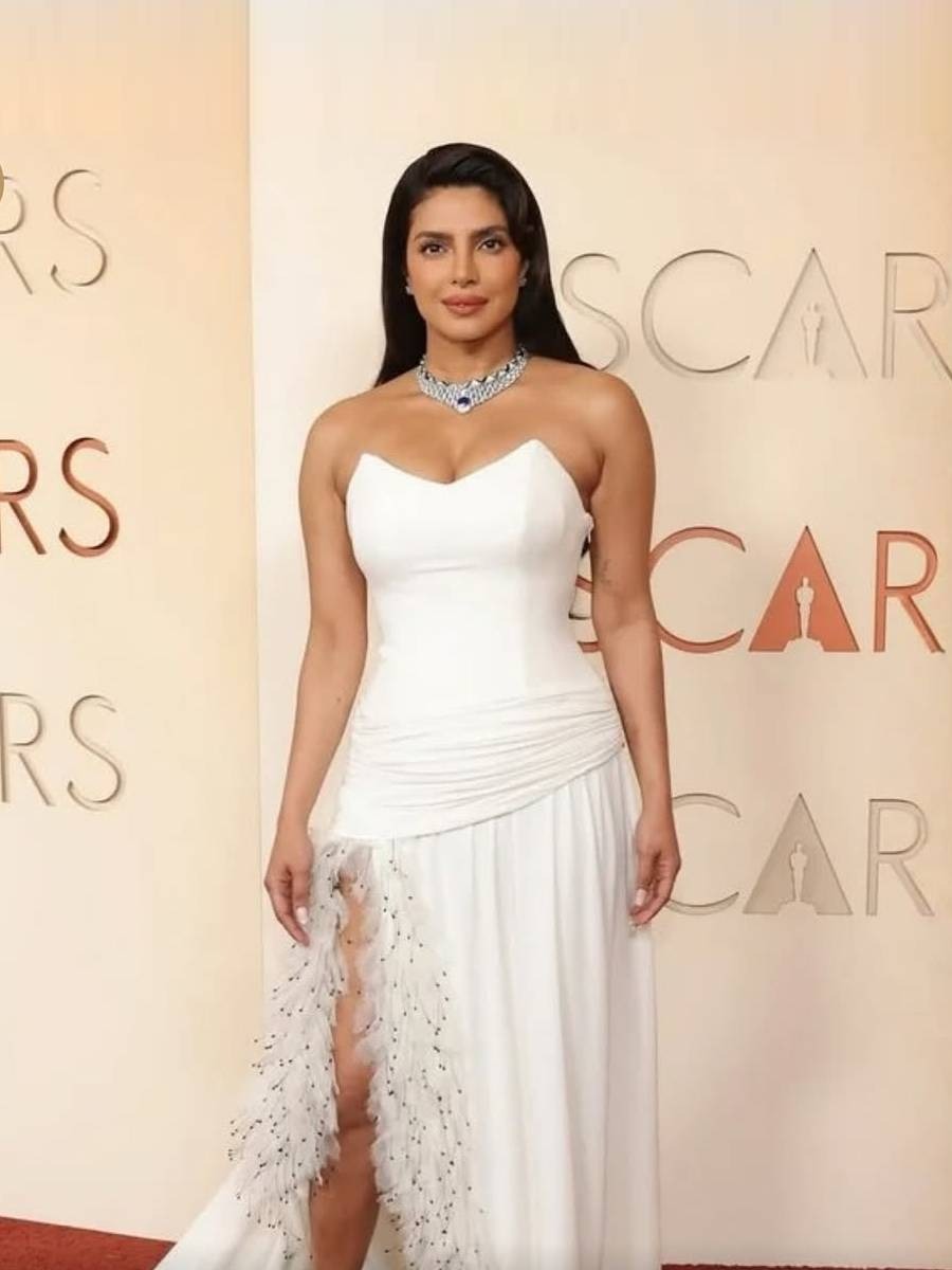 Oscar 2026: देसी गर्लने दाखवल्या अदा! - Marathi News | Oscar 2026: देसी गर्लने दाखवल्या अदा! | Latest Photos at Lokmat.com