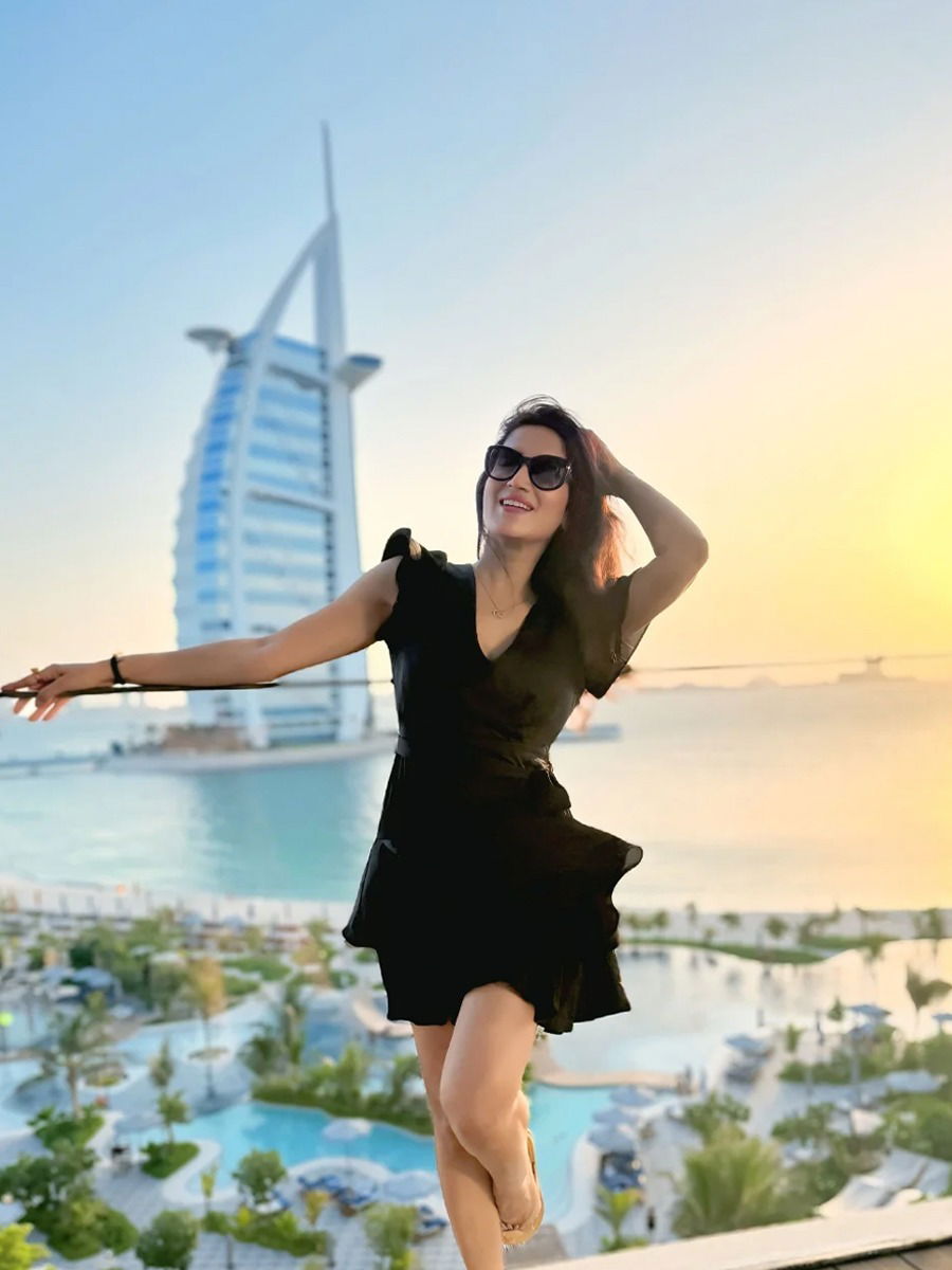 स्मिता गोंदकरचा ग्लॅमरस लूक